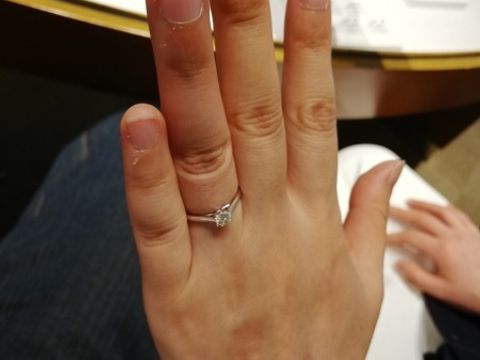 【銀座ダイヤモンドシライシの口コミ】 シンプルな婚約指輪を希望していました。
何箇所かお店を回りましたが、ダ…
