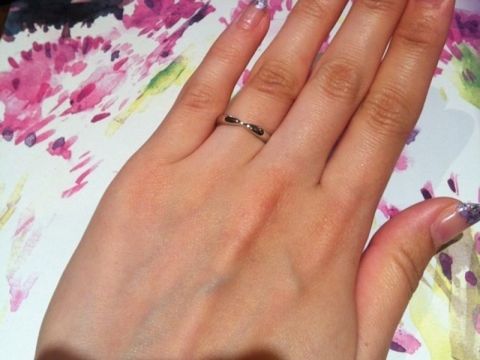 【ティファニー(Tiffany & Co.)の口コミ】 少しシンプルすぎるかなと思ったのですが婚約指輪と重ね付けもしたかった…