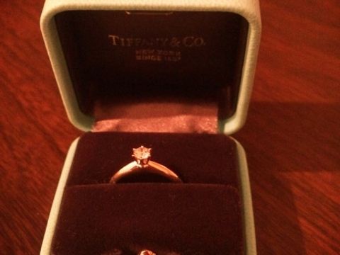 【ティファニー(Tiffany & Co.)の口コミ】 婚約指輪の王道ティファニーセッティングです。
王道と言われ続けることが…