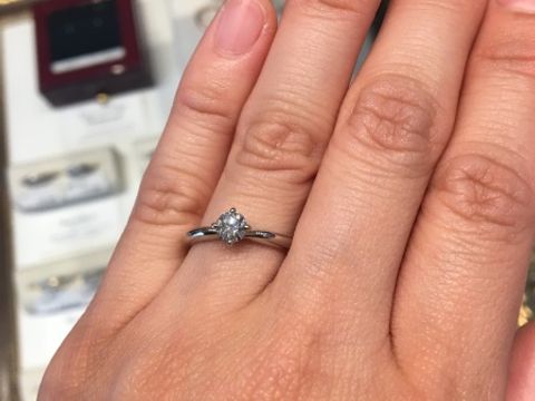 【アイプリモ(I-PRIMO)の口コミ】 アイプリモにはシンプルで上品で美しいデザインが多く、その中でも私が購…