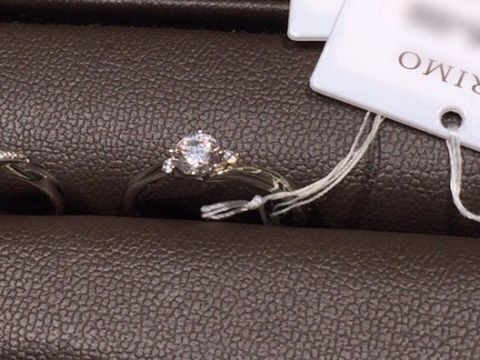 【アイプリモ(I-PRIMO)の口コミ】 リングのデザインとダイヤモンドをそれぞれ選ぶセミオーダー式なので、自…