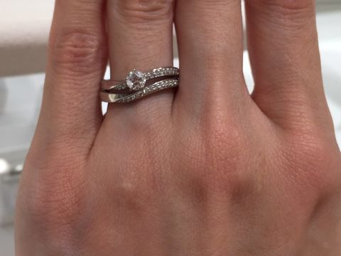 【festaria bijou SOPHIA(フェスタリア ビジュソフィア)の口コミ】 ゆるいS字カーブで左右がアシンメトリーになっているデザインが珍しくて気…