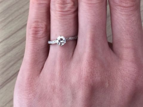 【日本ダイヤモンド貿易の口コミ】 気に入ったデザインがあったことと、料金がかなり抑えられたこと。ダイヤ…