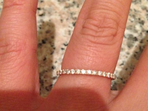 【4℃ BRIDAL(ヨンドシーブライダル)の口コミ】 ゴールドのものがほしかったのと、小さなダイヤがたくさん入っているもの…