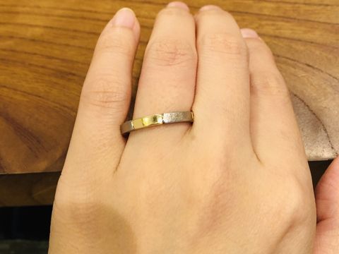 【ichi(イチ)の口コミ】 プラチナとゴールドを繋いでいるデザインで、少しごつごつとしていますが…