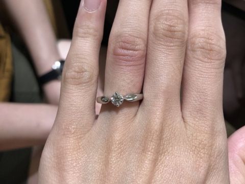 【ブルガリ(BVLGARI)の口コミ】 センターのダイヤモンドを包み込むような、なめらかなアームのフォルムで…