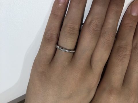 【ラザール ダイヤモンド(LAZARE DIAMOND)の口コミ】 指輪に入っているダイヤモンドが非常に綺麗で、キラキラと光っていました…