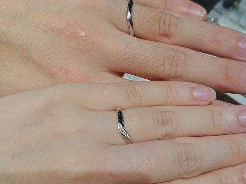 【銀座ダイヤモンドシライシの口コミ】 初めはどんな指輪の形が良いか分からず、スタッフさんと相談させて頂き、…