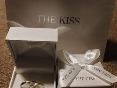 【THE KISS(ザ・キッス)の口コミ】 色々なタイプを試着し、この細身のデザインと指になじむ感じも気に入りま…