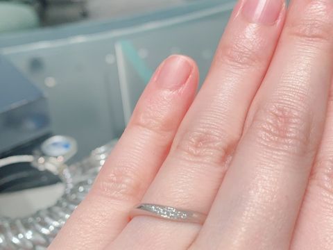 【銀座ダイヤモンドシライシの口コミ】 何個か試着して、好きなデザインのものが自分の指の形に合うかを見ていた…