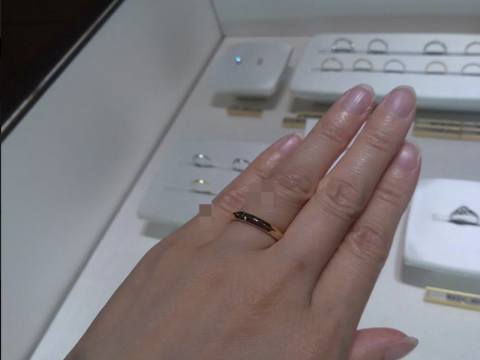 【ブルガリ(BVLGARI)の口コミ】 人気のFEDIを試着させてもらいました。真ん中がとんがっているタイプでか…