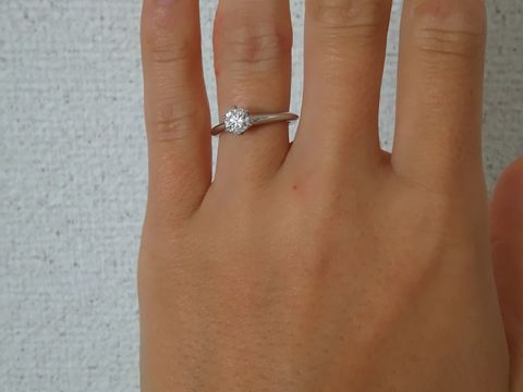 【ティファニー(Tiffany & Co.)の口コミ】 シンプルなリングと上品な形のダイヤで、かしこまった場所や少しオシャレ…