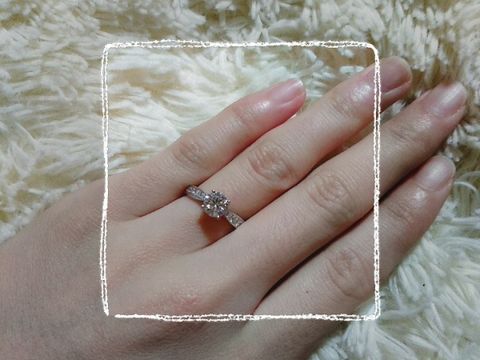 【リューツウの口コミ】 ルースがたくさんあり、その中から4cや蛍光性、クラリティでもどこに傷な…