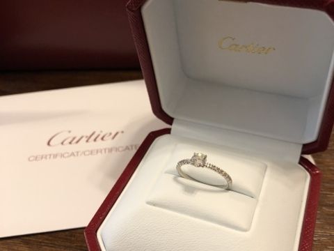 【カルティエ(Cartier)の口コミ】 がっつり婚約指輪！という感じではなく、普段使いもできるタイプの婚約指…