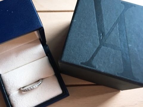 【ヴァンドーム青山(VENDOME AOYAMA)の口コミ】 ハーフエタニティリングという種類で、
上の見える部分だけにダイヤが埋め…