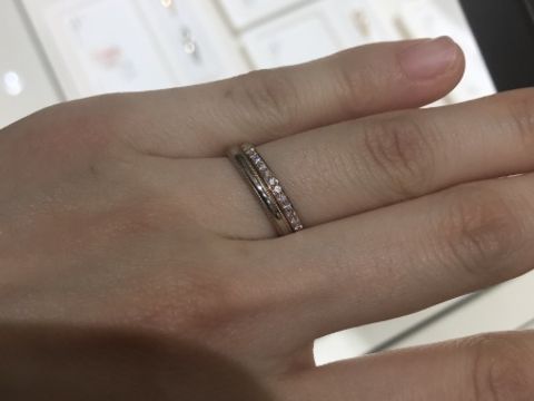 【俄(にわか)の口コミ】 シンプルなデザインで、指に馴染むものを探していました。
ミル打ちで探し…