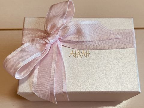 【AHKAH(アーカー)の口コミ】 結婚指輪は毎日つけるものなので、細めのシンプルなこちらのリングにしま…