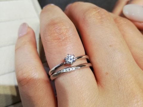 【1122 iifuufu bridal(いい夫婦ブライダル)の口コミ】 予めネットで気になるデザインを探してました。多いブランドの中で、最も…