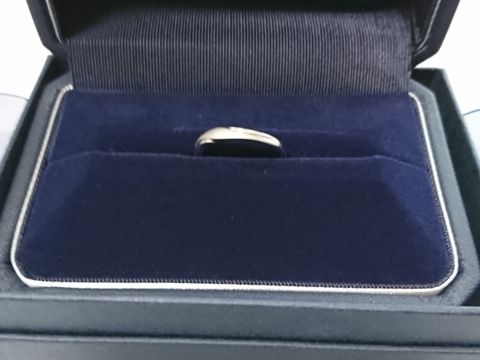 【銀座ダイヤモンドシライシの口コミ】 シンプルかつ、少し個性を出したかったので、一部分がマット素材のこのデ…