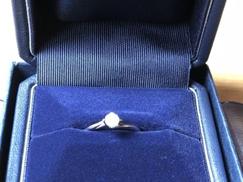 【銀座ダイヤモンドシライシの口コミ】 シンプルでダイヤモンドが少しでも大きく見えるデザインが良いと思い、選…