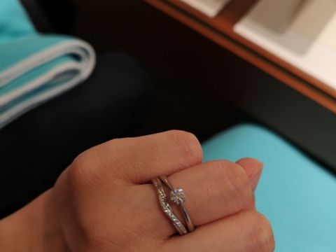 【銀座ダイヤモンドシライシの口コミ】 会社で着けるには華やかすぎても困りますが、一石だけでもシンプルすぎる…