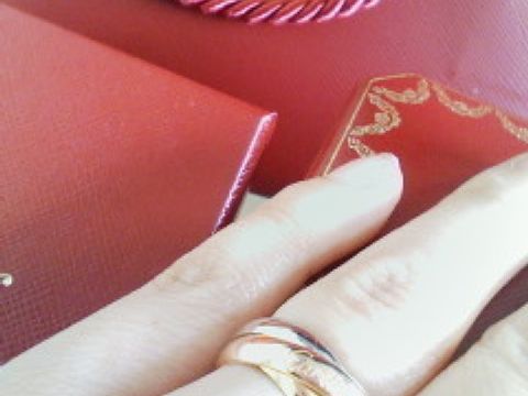【カルティエ(Cartier)の口コミ】 ずっと前から欲しかった指輪を買ってもらいました。彼には婚約指輪っぽく…