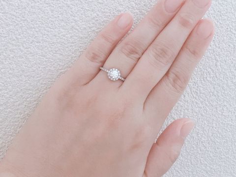 【SONARE(ソナーレ)の口コミ】 プラチナ台のデザインを決めてダイヤモンドはたくさんの石の中から気に入…