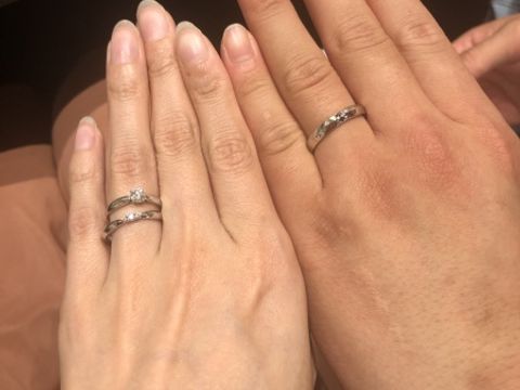 【アイプリモ(I-PRIMO)の口コミ】 婚約指輪と一緒に付けたかったので、
ダイヤ1石のシンプルなもので探しま…