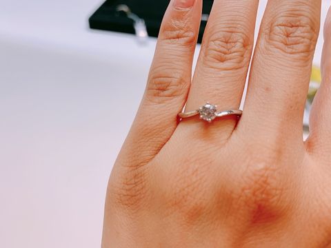 【BRILLIANCE+(ブリリアンスプラス)の口コミ】 ダイヤモンドを自分で選べるところです。大量のダイヤモンドから好きな4c…