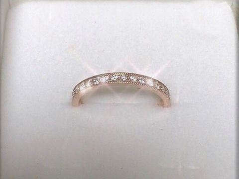 【LUCIE(ルシエ)の口コミ】 パルファンというシリーズのローズゴールドのハーフエタニティの結婚指輪…