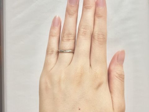 【銀座ダイヤモンドシライシの口コミ】 メレダイヤがあしらわれており、主張しすぎないけれども控えめにキラキラ…