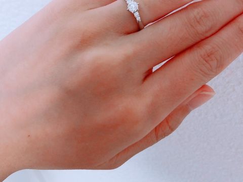 【弥生貴金属の口コミ】 ダイヤの存在感があるデザインがよかったのでちょっと大きめをチョイスし…