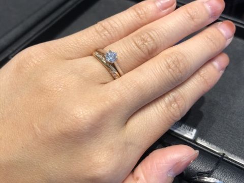 【銀座ダイヤモンドシライシの口コミ】 シンプルで飽きのこないデザインが良いと思いました。エバーアフターとゆ…