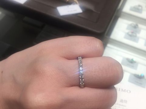 【アイプリモ(I-PRIMO)の口コミ】 婚約指輪を探すために来店。
メレリングの様な王道な婚約指輪は好きではな…