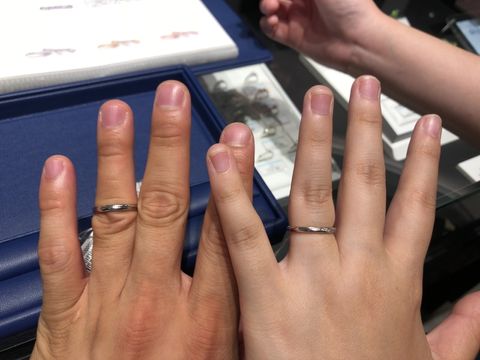 【銀座ダイヤモンドシライシの口コミ】 指輪のデザインはウェーブで、素材はプラチナ95%です。決め手としては一番…