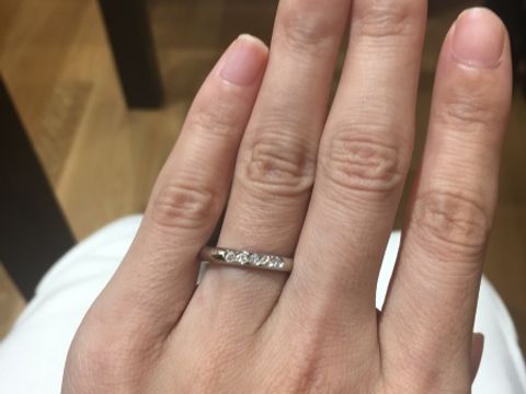 【ROYAL ASSCHER(ロイヤル・アッシャー)の口コミ】 さすが老舗だけあってダイヤの輝きが素晴らしい。試着したのはシンプルな…