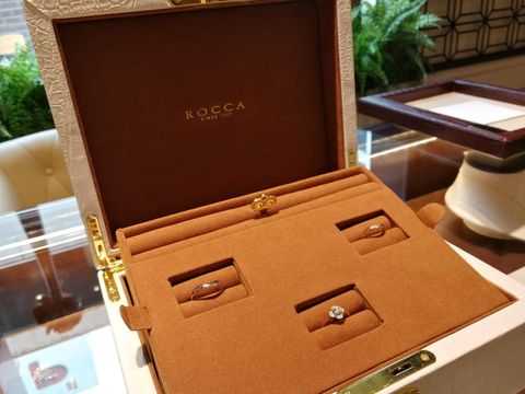 【ROCCA(ロッカ)の口コミ】 もともと店頭に置いてあったデザインから、素材をアレンジしてセミオーダ…