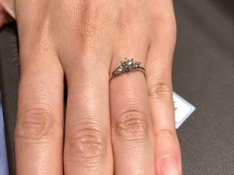 【アイプリモ(I-PRIMO)の口コミ】 シンプルすぎず、派手過ぎず、ダイヤの存在感があって可愛いデザインです…