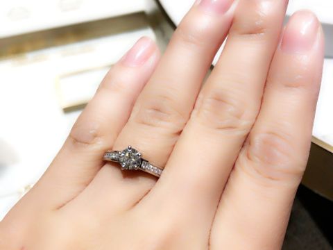 【ショーメ(CHAUMET)の口コミ】 さりげなく、シンプルなデザインなのに、とてもうつくしい。五箇所の留め…