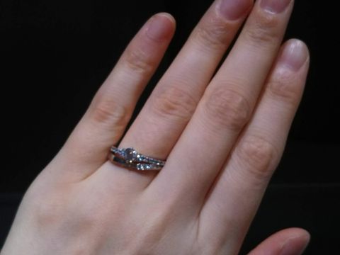 【アイプリモ(I-PRIMO)の口コミ】 華やかでありつつ、シンプルなので、上品につけることができます。
ダイヤ…