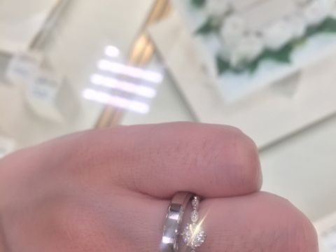 【CHARMY(チャーミー)の口コミ】 結婚指輪はシャネルのココクラシュかなと考えていて、それに合う婚約指輪…