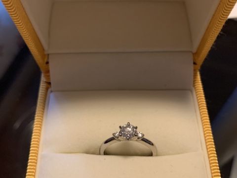 【ケイウノ ブライダル(K.UNO BRIDAL)の口コミ】 ダイヤモンドだけ先に買ってもらっていたので、そのダイヤモンドを使って…