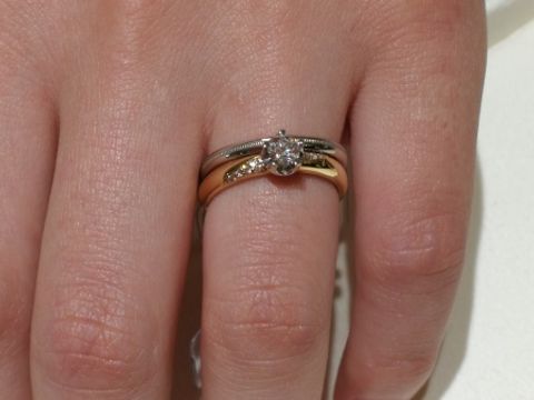 【festaria bijou SOPHIA(フェスタリア ビジュソフィア)の口コミ】 指輪のフチが丸みを帯びており、指輪をつけている感覚のない、やわらかい…