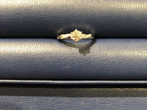 【銀座ダイヤモンドシライシの口コミ】 ラプンツェルの髪の毛をイメージしたようなかわいらしいデザインであり、…