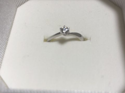 【4℃ BRIDAL(ヨンドシーブライダル)の口コミ】 限定モデルであり、特別感を感じ即決しました。繊細な作りで指にフィット…