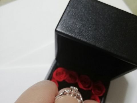 【エクセルコダイヤモンド(EXELCO DIAMOND)の口コミ】 たくさんの指輪を試着させてもらい、一つ一つ比べながら決めました。エリ…