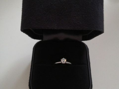 【ティファニー(Tiffany & Co.)の口コミ】 以前からティファニーが好きだと伝えていたので、ティファニーで買うと決…