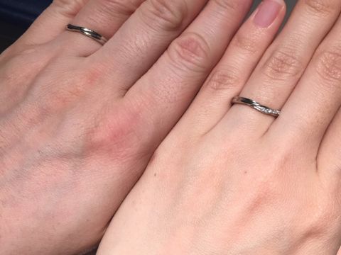 【銀座ダイヤモンドシライシの口コミ】 試着させていただいた指輪は、デザイン性が良く
何パターンが付け方が変え…