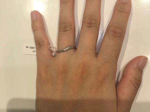 【4℃ BRIDAL(ヨンドシーブライダル)の口コミ】 ウェーブの形もすごくきれいで、自分の指の傾斜？というか、小指と中指と…