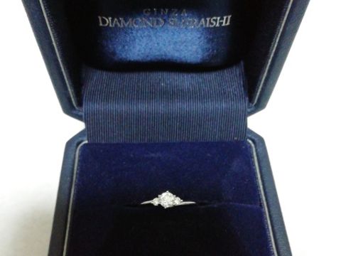【銀座ダイヤモンドシライシの口コミ】 ダイヤモンドを包み込んでいるようなデザインが気に入ったのでこの指輪に…